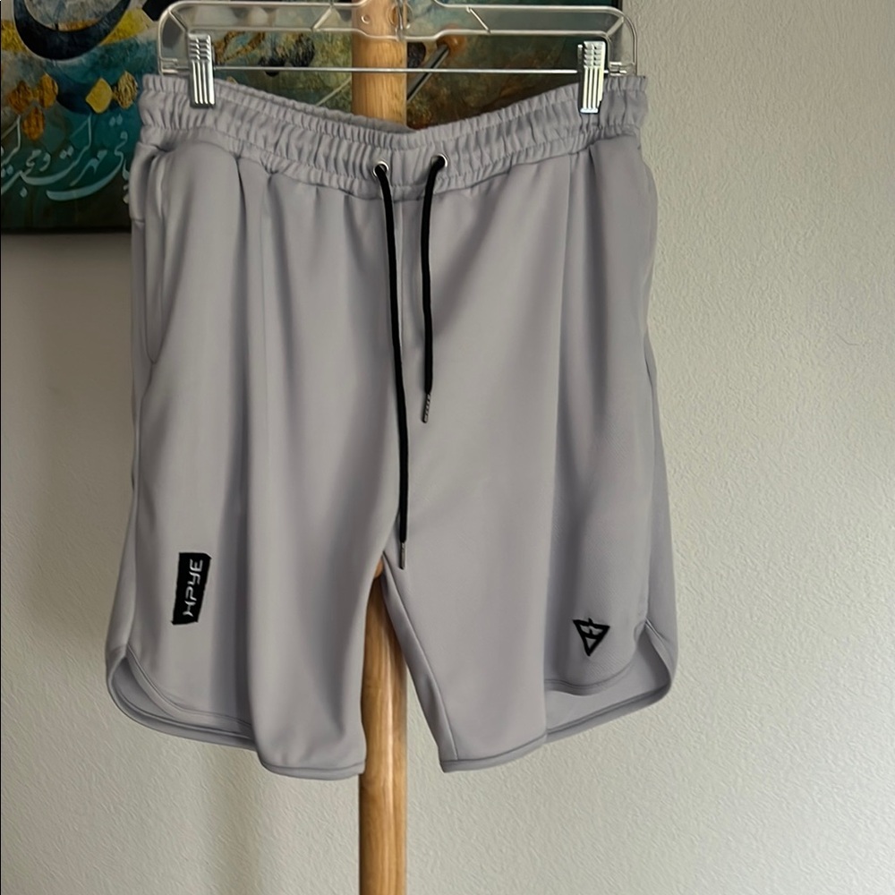 HPYE,,Gray Athletic Men's Shorts size XL in light grey